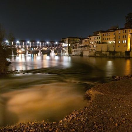 バッサーノ・デル・グラッパVicolo J. Da Ponte - Bassano Centro Storicoアパートメント エクステリア 写真