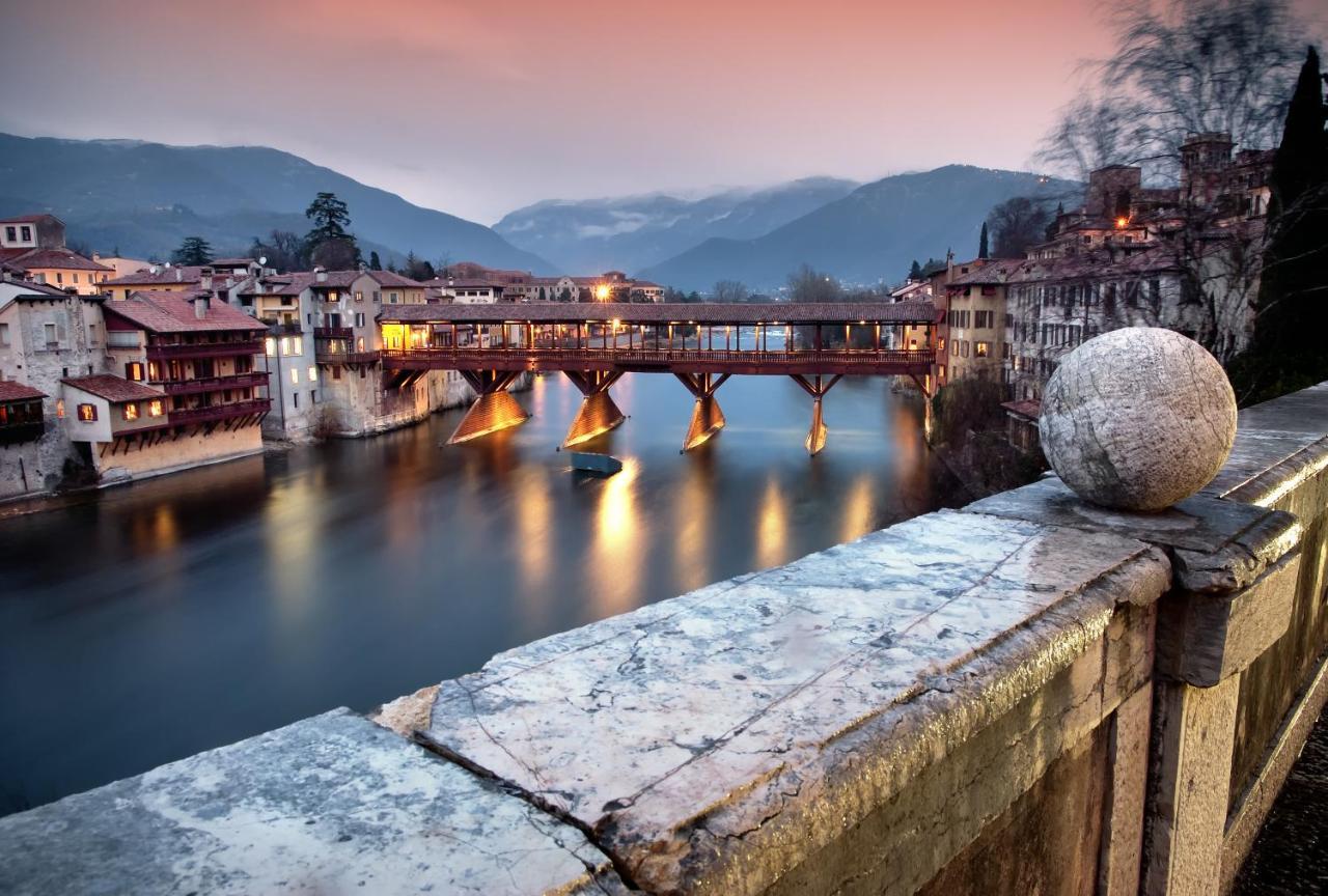 バッサーノ・デル・グラッパVicolo J. Da Ponte - Bassano Centro Storicoアパートメント エクステリア 写真