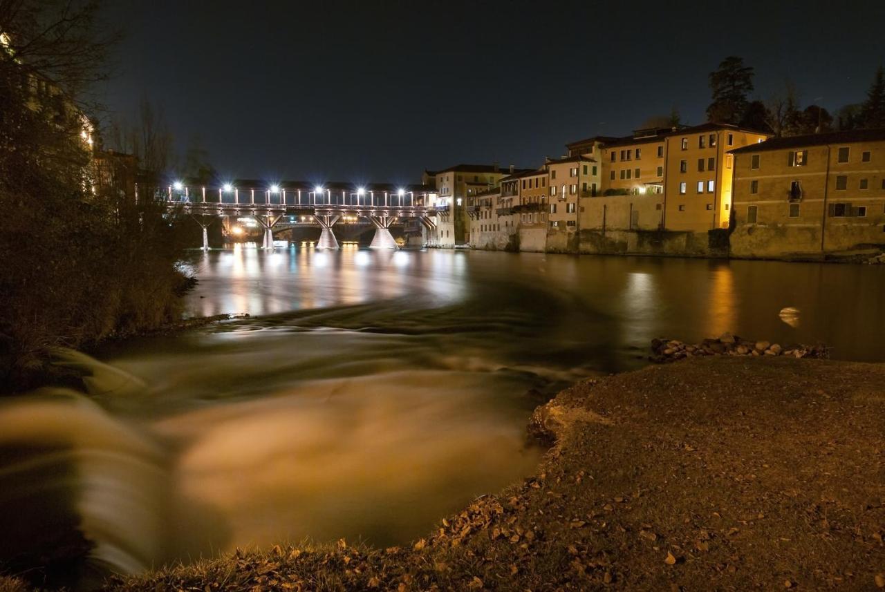 バッサーノ・デル・グラッパVicolo J. Da Ponte - Bassano Centro Storicoアパートメント エクステリア 写真