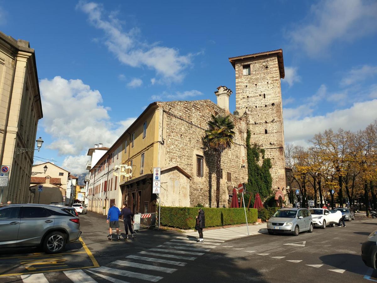 バッサーノ・デル・グラッパVicolo J. Da Ponte - Bassano Centro Storicoアパートメント エクステリア 写真